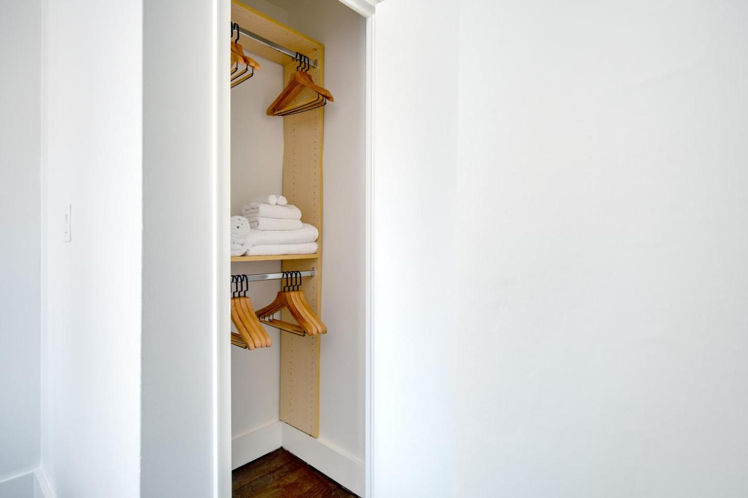 Ues 1br W Doorman Elevator Gym Nr Park Nyc-565 Apartment