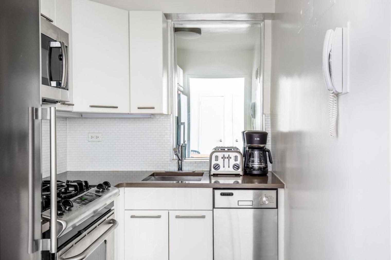 Ues 1br W Doorman Elevator Gym Nr Park Nyc-565 * New York